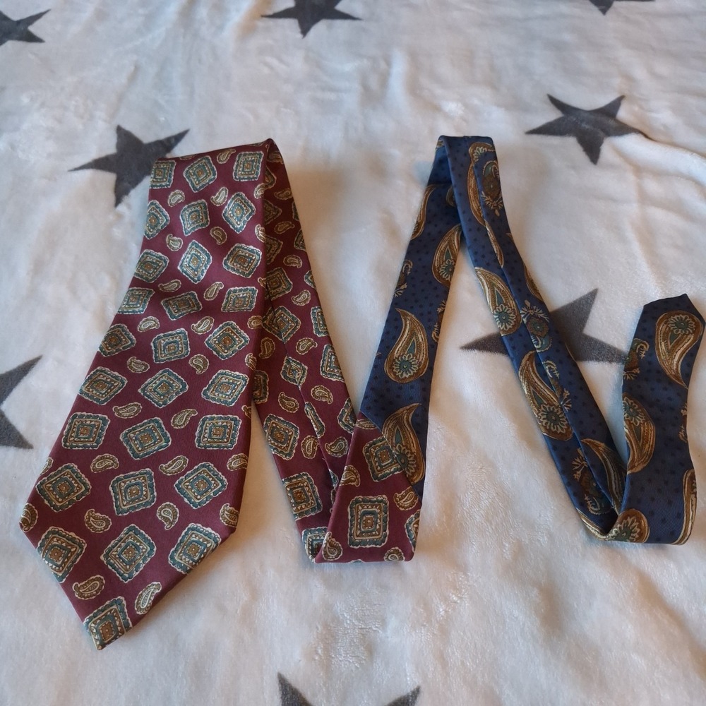 Tommy Hilfiger Two Tone Tie Burgundy Navy Paisley Italian Silk Made in USA 56"